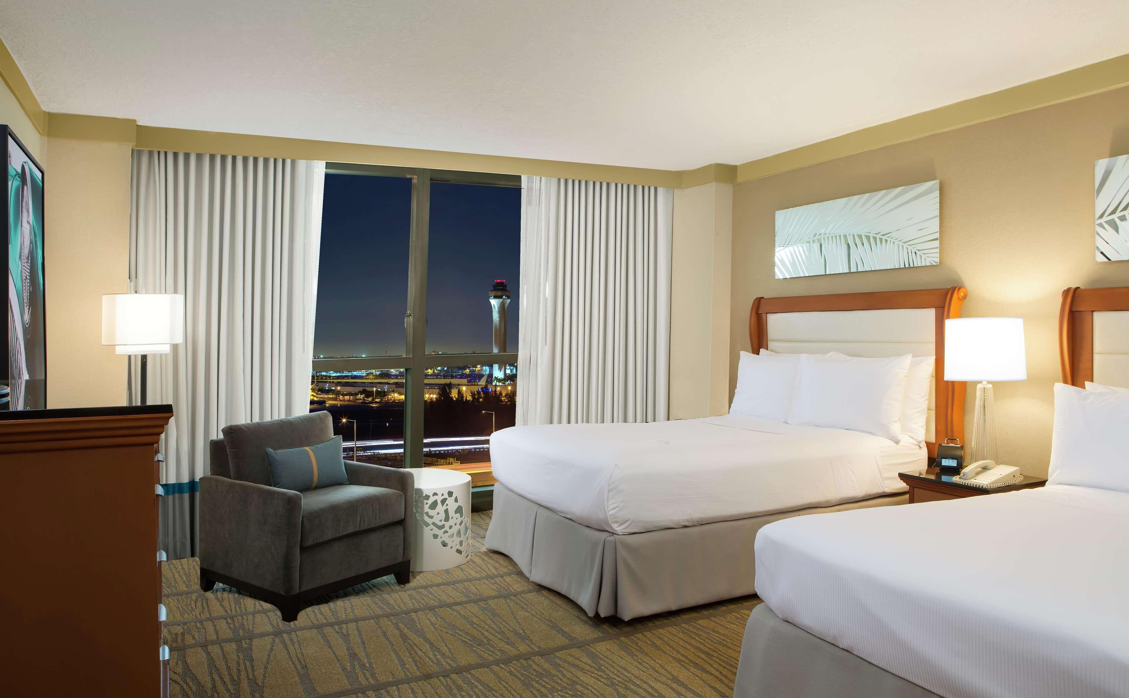 ดับเบิลทรี บาย ฮิลตัน ไมอามี แอร์พอร์ต คอนเวนท์ชัน Hotel Miami Springs ภายนอก รูปภาพ