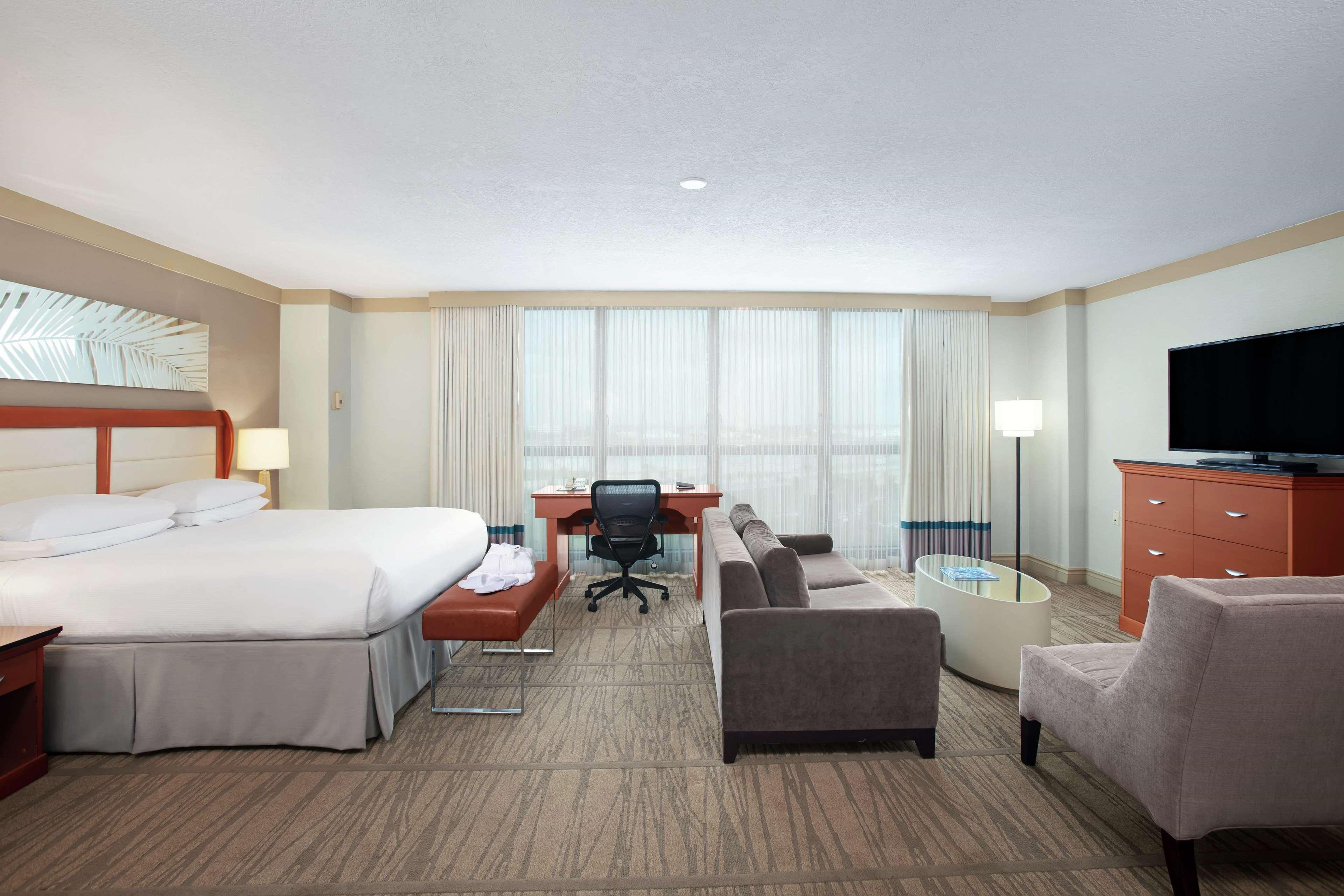 ดับเบิลทรี บาย ฮิลตัน ไมอามี แอร์พอร์ต คอนเวนท์ชัน Hotel Miami Springs ภายนอก รูปภาพ