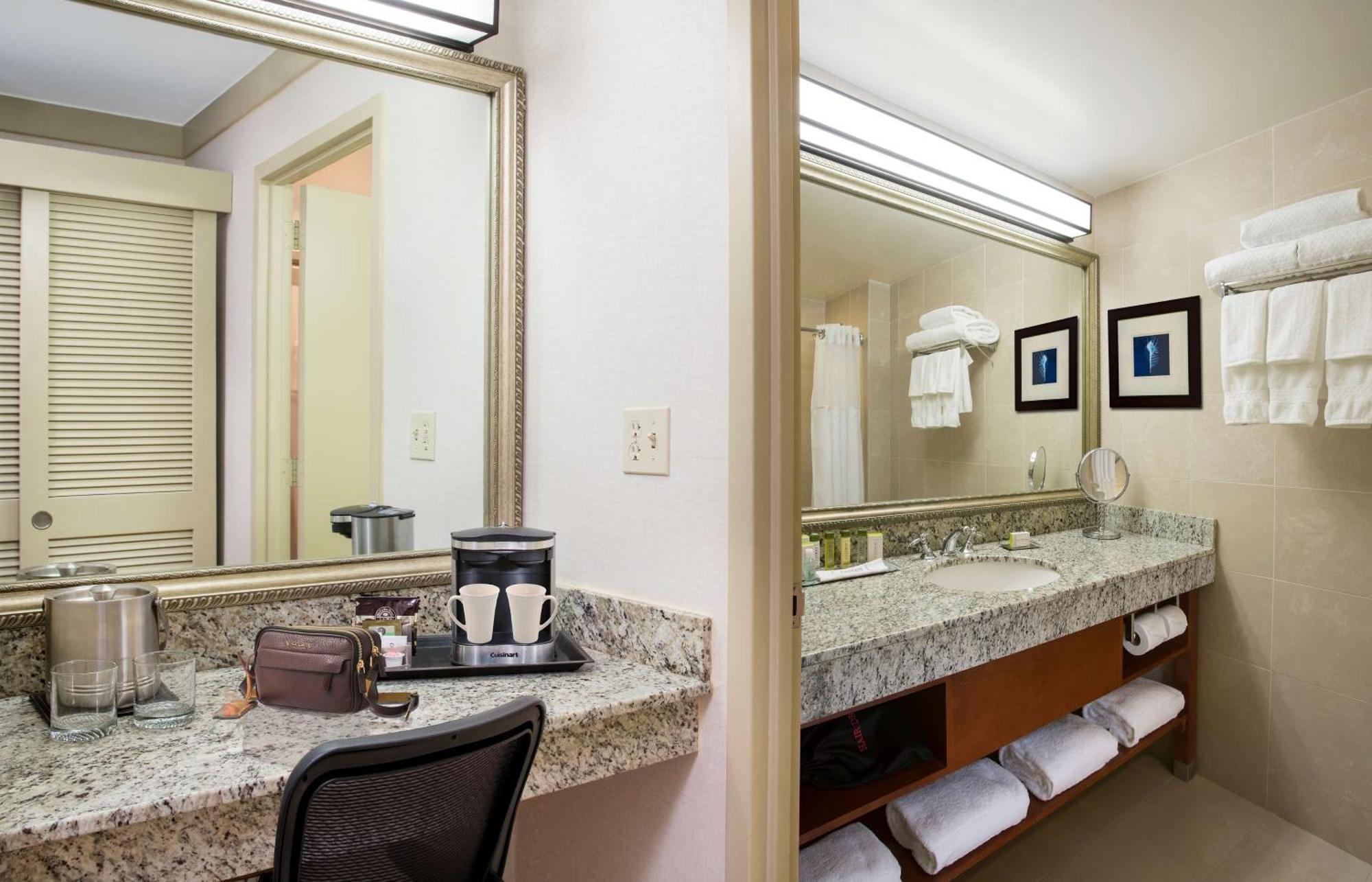 ดับเบิลทรี บาย ฮิลตัน ไมอามี แอร์พอร์ต คอนเวนท์ชัน Hotel Miami Springs ภายนอก รูปภาพ