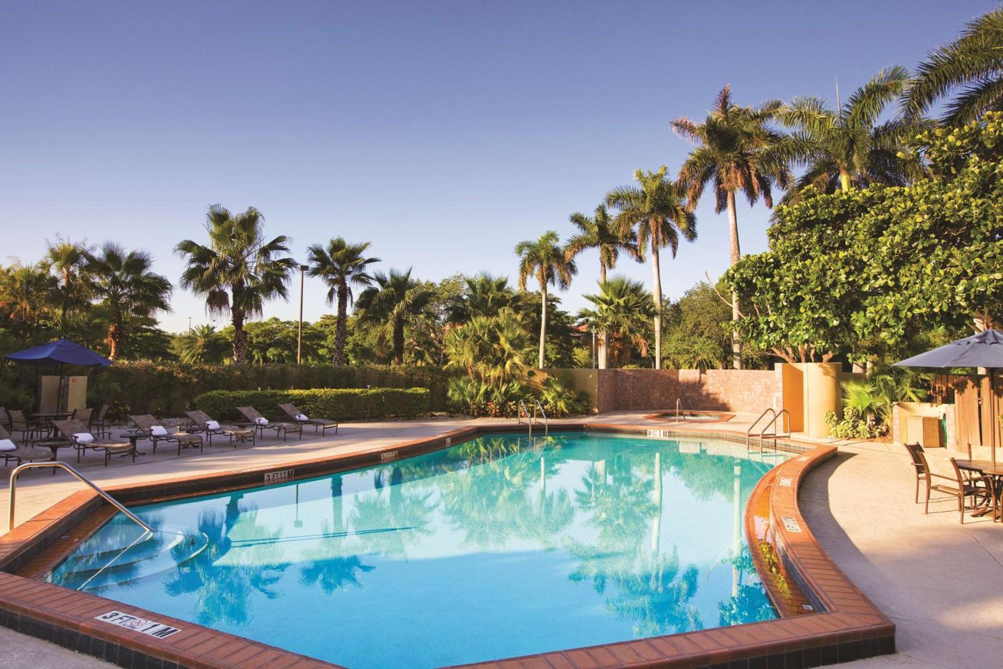 ดับเบิลทรี บาย ฮิลตัน ไมอามี แอร์พอร์ต คอนเวนท์ชัน Hotel Miami Springs ภายนอก รูปภาพ